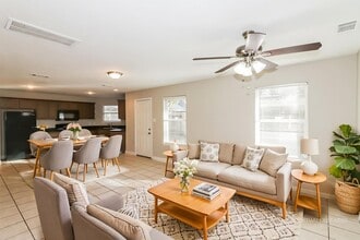 214 N Native Ln in Houston, TX - Building Photo - Building Photo