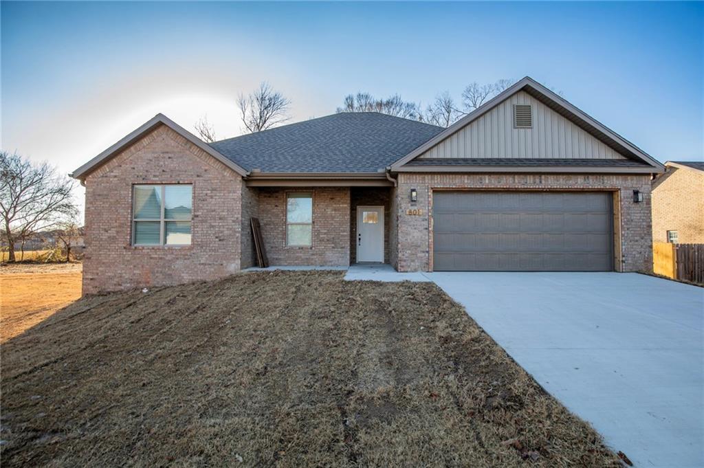 801 Maple St in Centerton, AR - Foto de edificio
