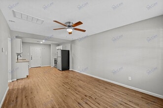 513 NE 19th St in Grand Prairie, TX - Building Photo - Building Photo