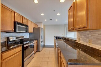 3040 Peachtree Rd NW in Atlanta, GA - Building Photo - Building Photo