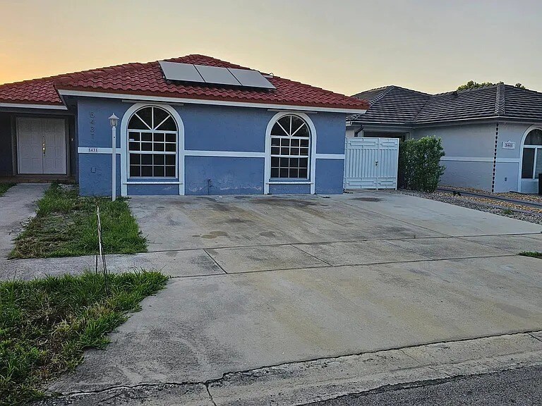 5431 SW 143rd Ave in Miami, FL - Building Photo