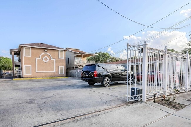 205 W San Carlos St, Unit 1 in Laredo, TX - Building Photo - Building Photo