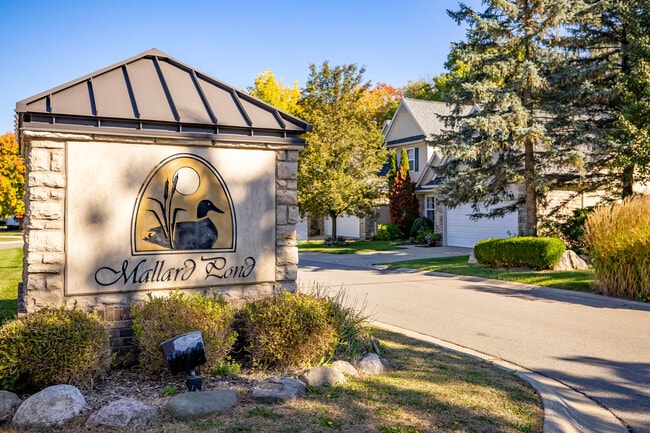 Mallard Pond Apartments & Condos in Howell, MI - Building Photo - Building Photo