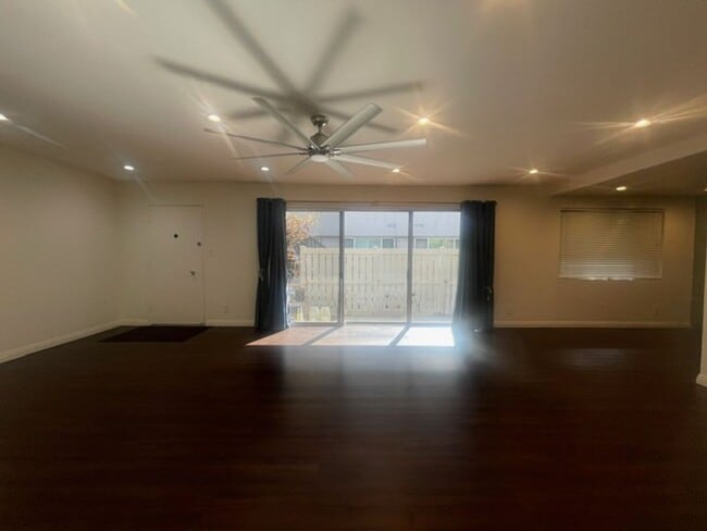 2940 W Carson St in Torrance, CA - Foto de edificio - Building Photo