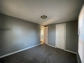 1016 S Woodbury St in Independence, MO - Building Photo - Building Photo