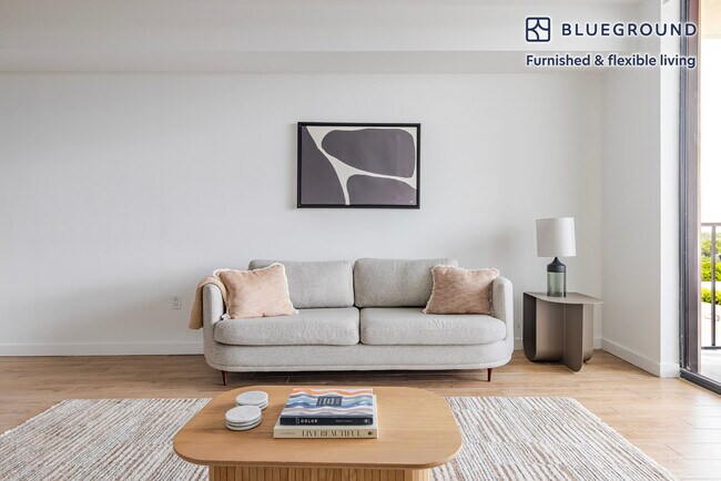 1501 SW 37th Ave in Miami, FL - Foto de edificio - Building Photo