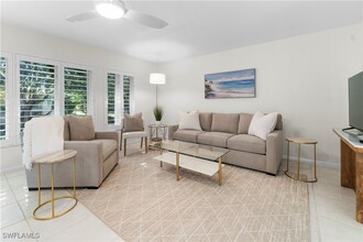 290 4th St S in Naples, FL - Building Photo - Building Photo