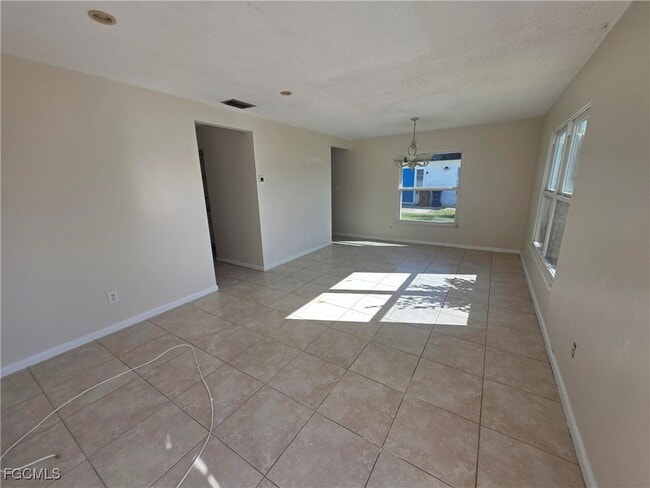 46 Hamlin Ct in Lehigh Acres, FL - Building Photo - Building Photo