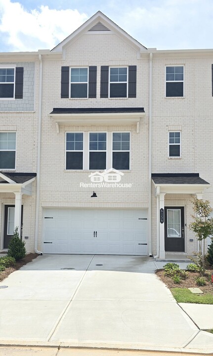 6137 Wayburn St in Tucker, GA - Building Photo