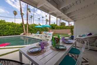 2056 Paseo Roseta in Palm Springs, CA - Building Photo - Building Photo
