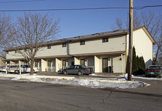 Jen's Rivervue Apartments in Monticello, MN - Building Photo - Building Photo