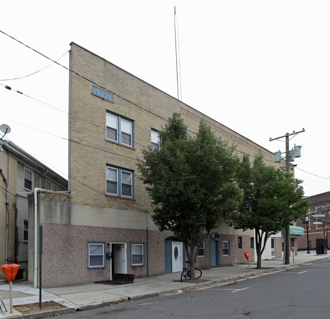 231-233 Hamilton St in Rahway, NJ - Foto de edificio - Building Photo