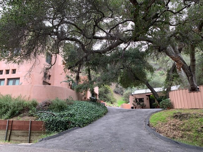 1722 Oak Dr in Topanga, CA - Building Photo - Building Photo