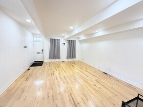 1945 W Thomas St in Chicago, IL - Foto de edificio - Building Photo