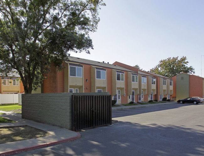 Kingwood Commons in Yuba City, CA - Foto de edificio - Building Photo