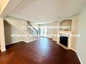 921 SW Peach Tree Ln in Blue Springs, MO - Building Photo - Building Photo