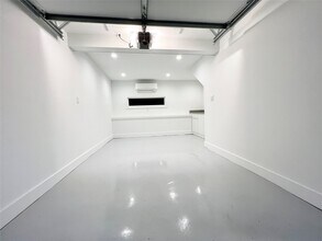 1419 Branard St in Houston, TX - Foto de edificio - Building Photo