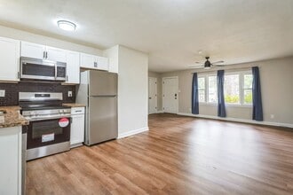 628 Mclamb Dr in Fayetteville, NC - Foto de edificio - Building Photo