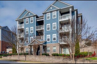 8205 Lenox Creekside Dr, Unit L-11 in Antioch, TN - Building Photo