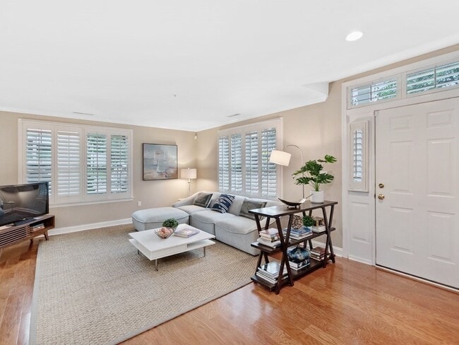 387 Harvard St, Unit 1, Unit 1