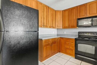 3248 Sugar Berry Way in Tallahassee, FL - Foto de edificio - Building Photo