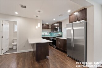 4 Chestnut Pl, Unit 2 in Boston, MA - Foto de edificio - Building Photo