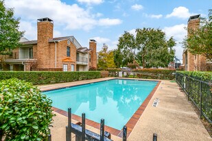 5806 Marvin Loving Dr, Unit On the Point Condominiums in Garland, TX - Building Photo