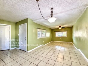 1122 E 60th St in Los Angeles, CA - Building Photo - Building Photo