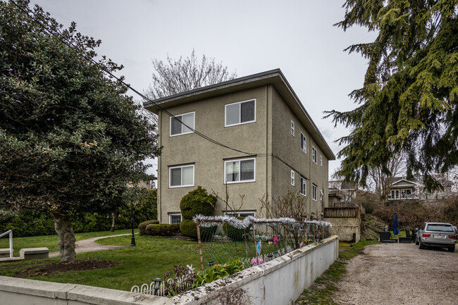 1317 Sixth Av in New Westminster, BC - Building Photo - Primary Photo