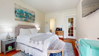 1029 Beacon St in Brookline, MA - Foto de edificio - Building Photo