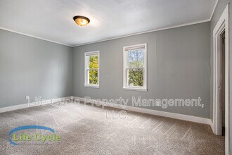 940 Mc Reynolds Ave NW in Grand Rapids, MI - Building Photo - Building Photo