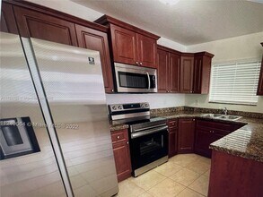 5881 NW 32nd Ave-Unit -05881 in Miami, FL - Building Photo - Building Photo