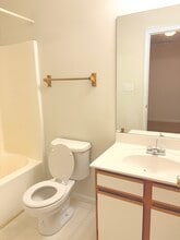 14 Lake Village Ct, Unit 14 Lake Village Ct in Johnson City, TN - Building Photo - Building Photo