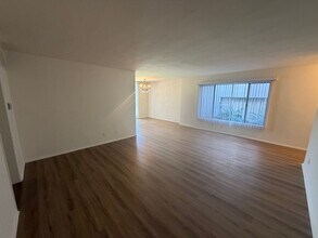 433 S Palm Dr in Beverly Hills, CA - Foto de edificio - Building Photo