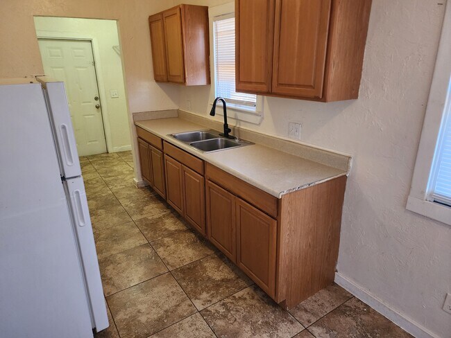 616 NW 36th St in Oklahoma City, OK - Foto de edificio - Building Photo