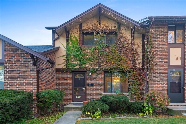 property at 1S239 Stratford Ln