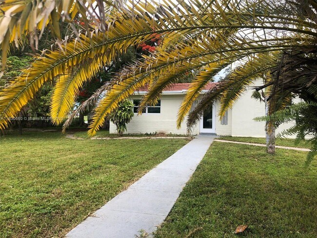 8000 NW 12th Pl in Miami, FL - Building Photo - Building Photo