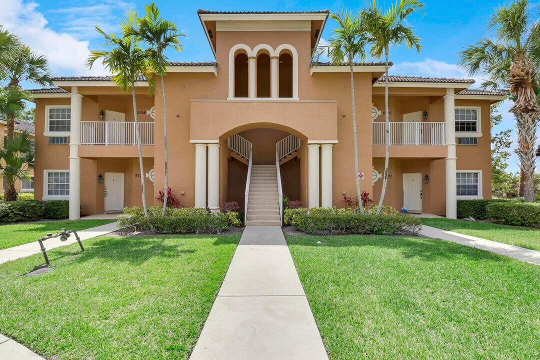 8296 Mulligan Cir in Port St. Lucie, FL - Building Photo