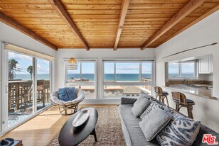 120 7th St in Manhattan Beach, CA - Building Photo