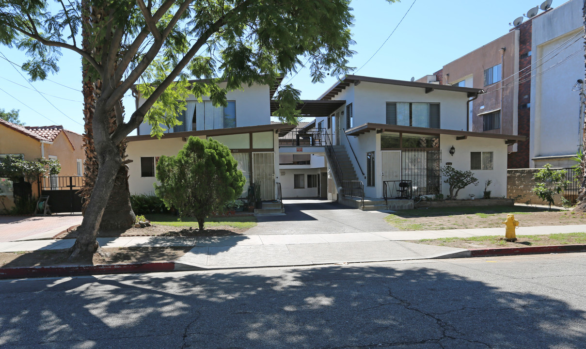 830 Raleigh St in Glendale, CA - Building Photo