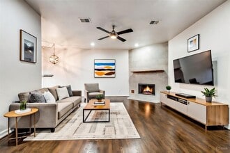 1318 Peden St in Houston, TX - Building Photo - Building Photo