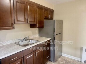 910 E Sharpnack St in Philadelphia, PA - Building Photo - Building Photo