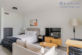 230 NE 5th Ct in Miami, FL - Building Photo - Building Photo