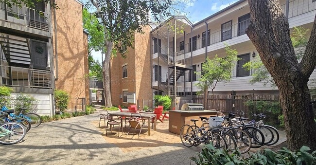 203 E 31st St, Unit 207 in Austin, TX - Foto de edificio - Building Photo