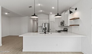 7426 S 76th Dr in Phoenix, AZ - Building Photo - Building Photo