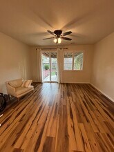 6357 W Perez Ave in Visalia, CA - Foto de edificio - Building Photo