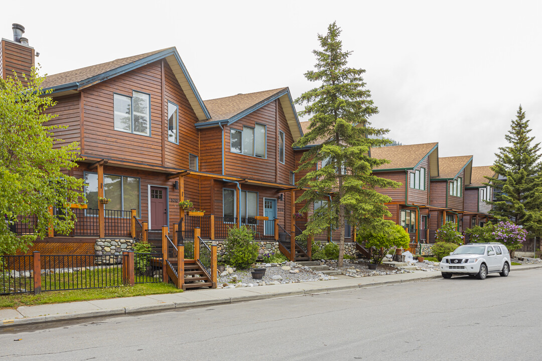 200 Rabbit St in Banff, AB - Building Photo