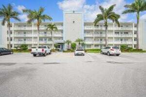 4014 Yarmouth E, Unit A in Boca Raton, FL - Building Photo - Building Photo
