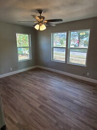 5862 Southville St photo'