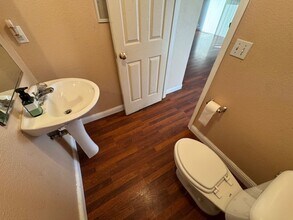 828 Naify Ln in Santa Rosa, CA - Building Photo - Building Photo